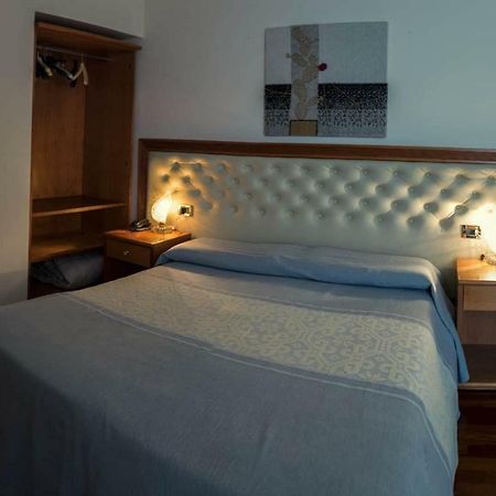 Hotel Del Corso Sant'Antìoco Eksteriør billede