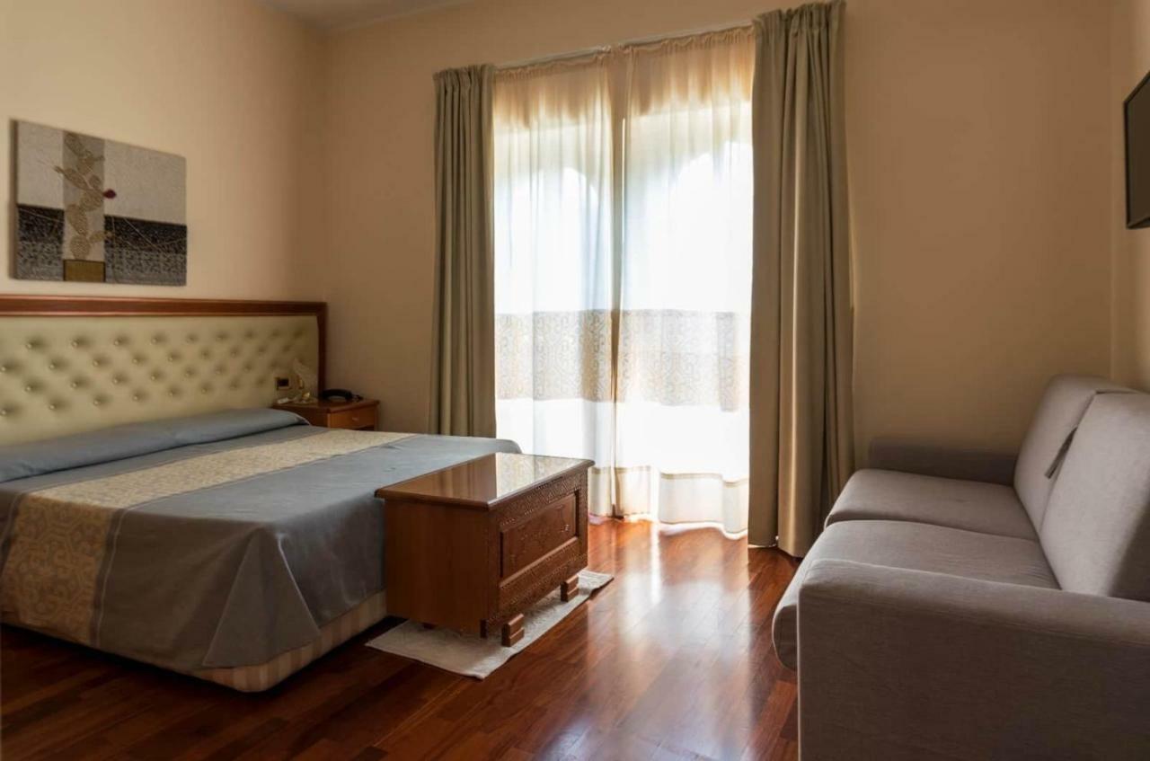 Hotel Del Corso Sant'Antìoco Eksteriør billede