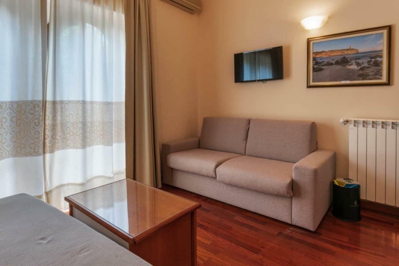 Hotel Del Corso Sant'Antìoco Eksteriør billede